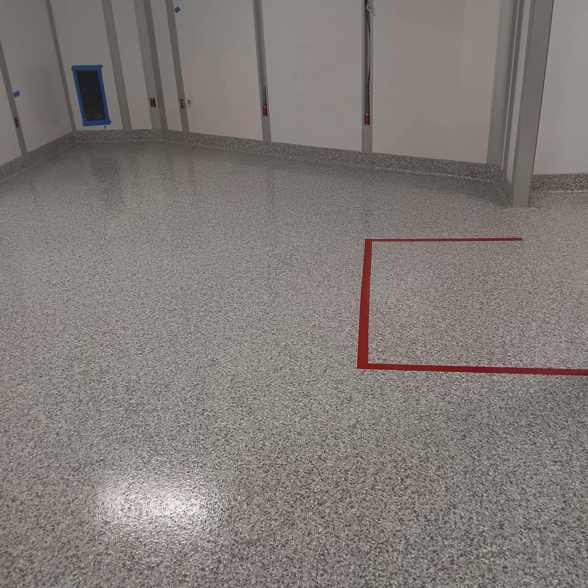 Hospital clean room flake floor with a red boundary line marking the clean-zone perimeter